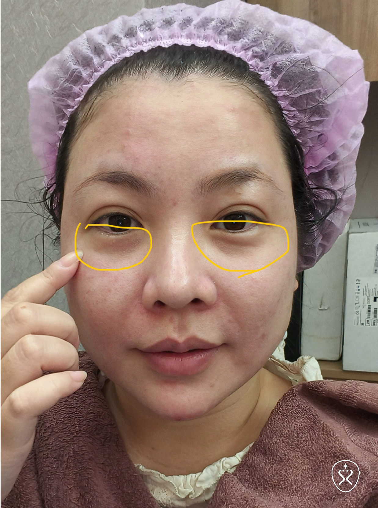 一張含有 人的臉孔, 人員, 時尚配件, 服裝 的圖片自動產生的描述